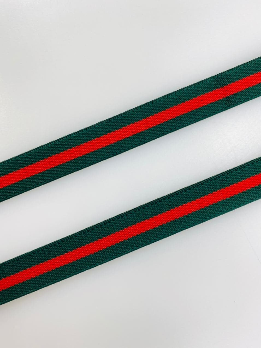 Резинка зеленая с красной полоской 1.5 см