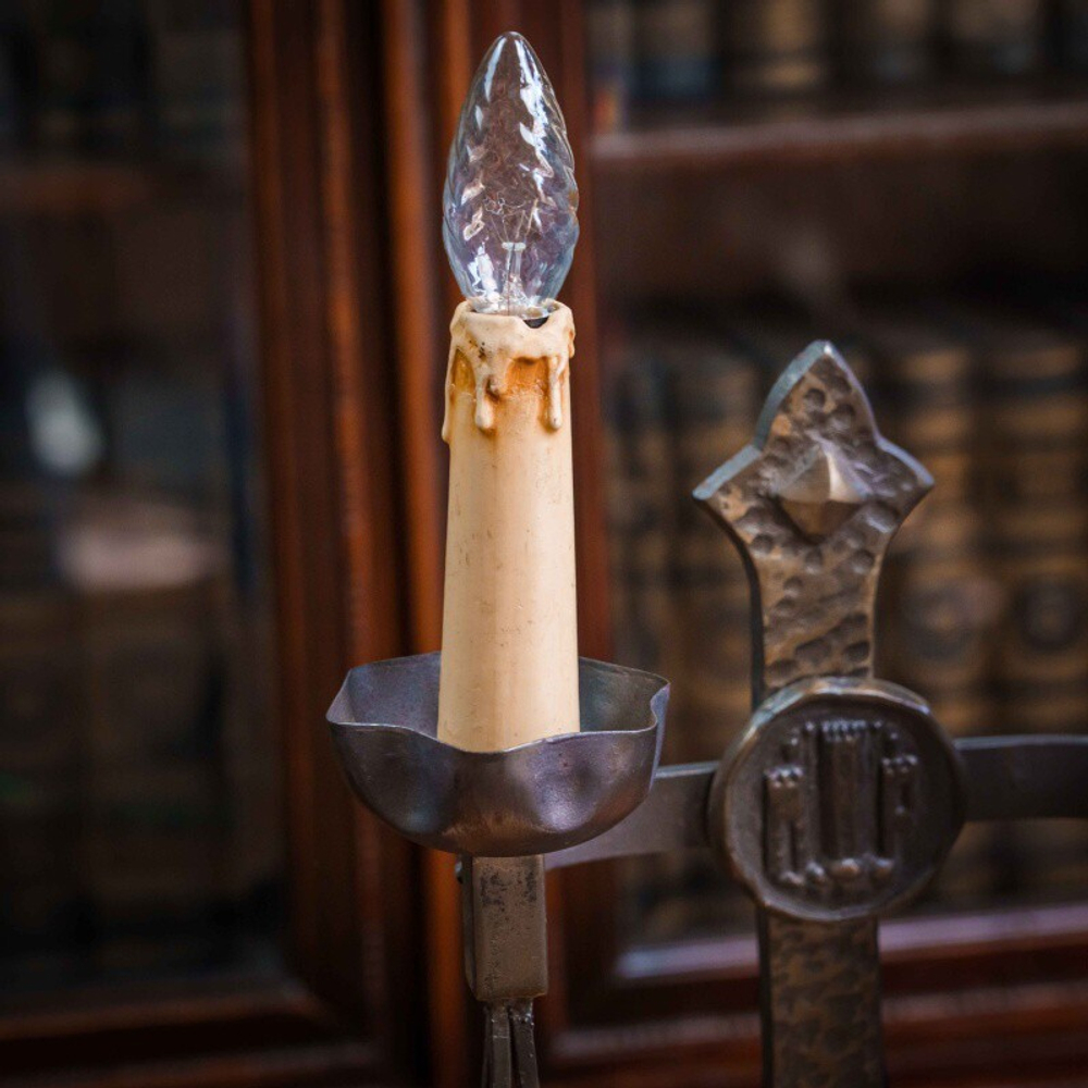 Кованый светильник в готическом стиле