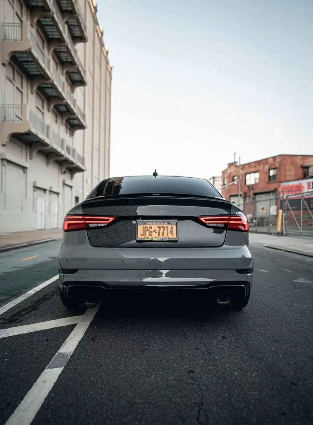 Карбоновая крышка багажника со спойлером для AUDI A3 & A3 S LINE & S3 & RS3 2014-2020 Sedan Ауди седан