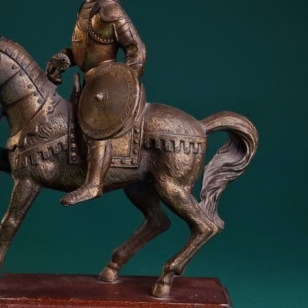 Скульптурная композиция «Конный Рыцарь»