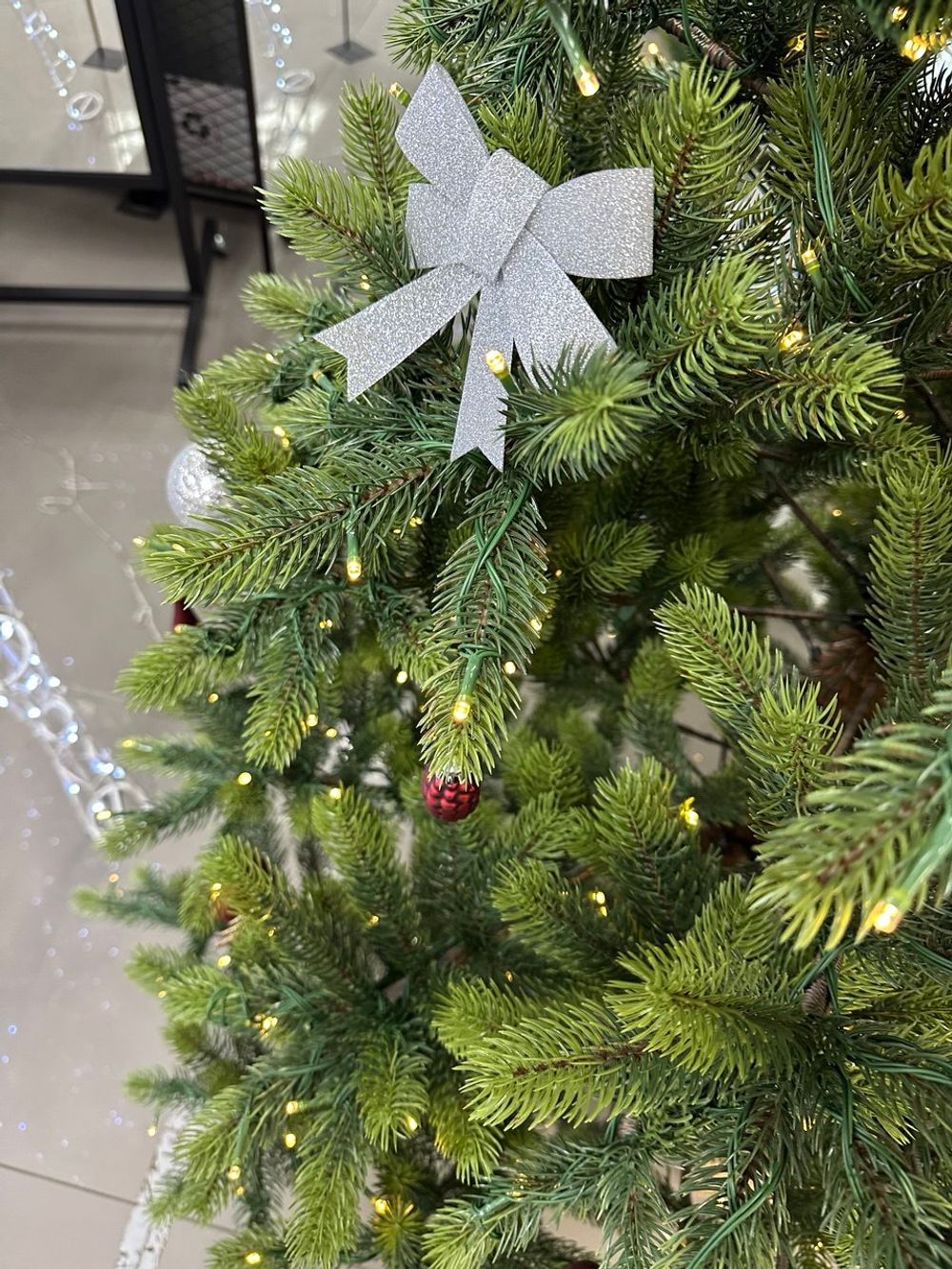 Елка с гирляндой "Рождественская" (Литая хвоя) 180 см / 1,8 м