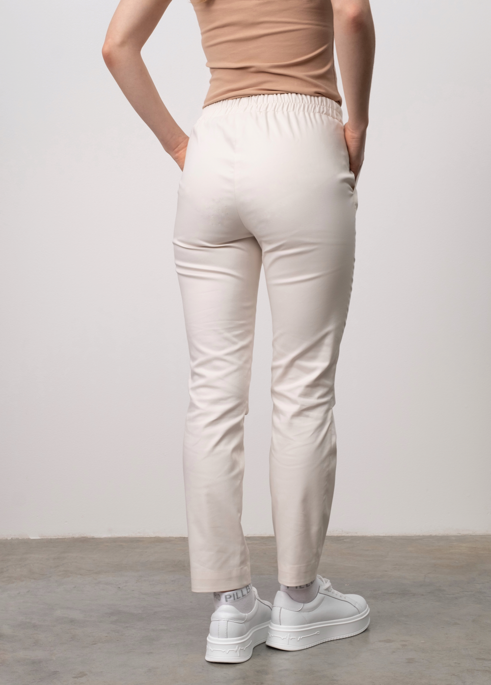 Брюки с защипами