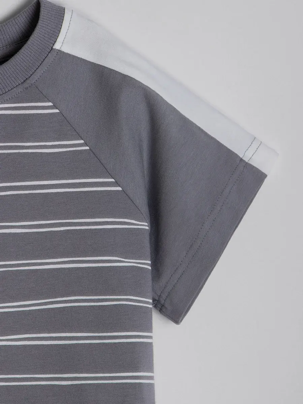 Летний серый костюм для девочки, футболка и кюлоты