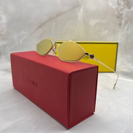 Солнцезащитные очки Fendi