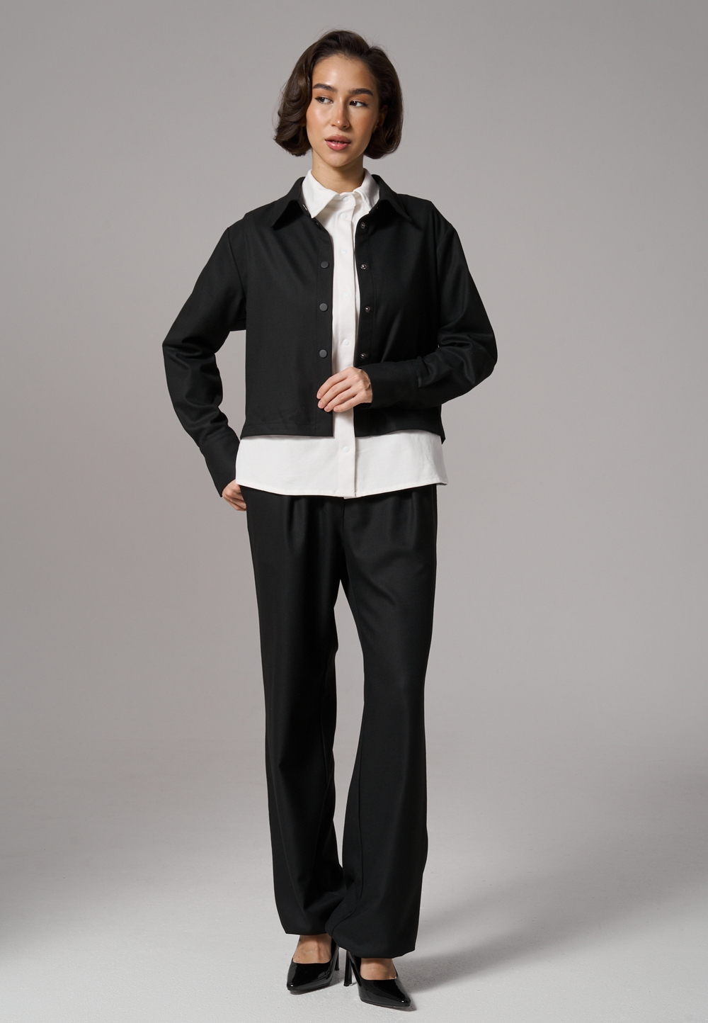 Брюки с поясом на резинке черные