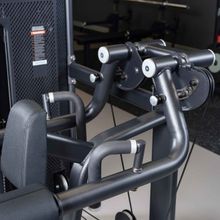 E7005 Дельт-машина. Стек 110 кг