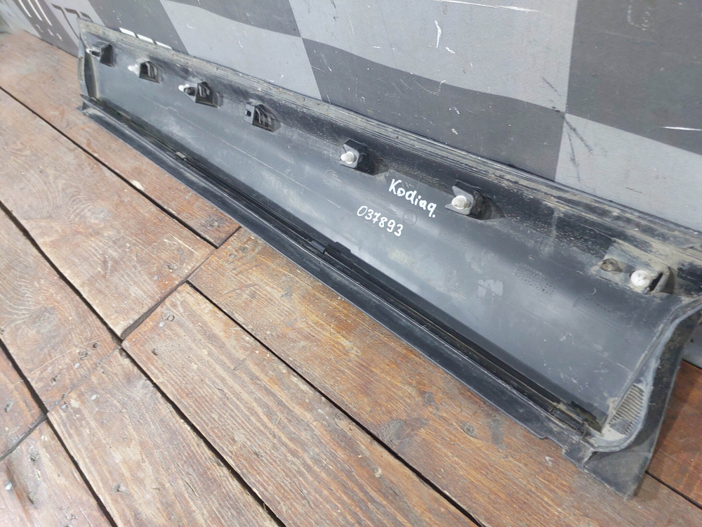 Накладка двери передней правой Skoda Kodiaq 16-нв Б/У Оригинал 565854940