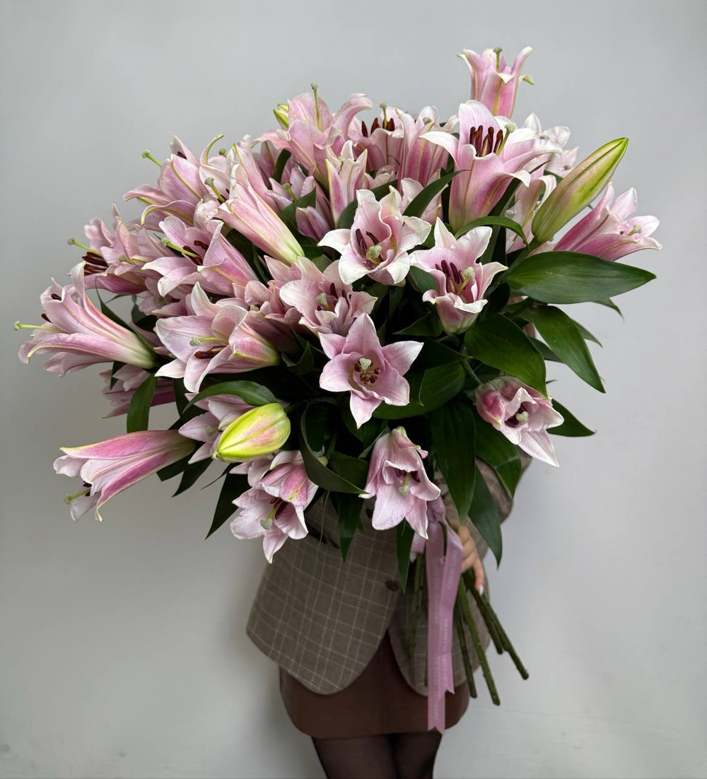 Лилии под ленту