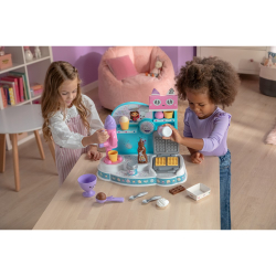 Smoby 350409 — Кафе-мороженое с машиной для мороженого, вафельницей и 20 аксессуарами Кукольный домик Габби 350409 — фото 11