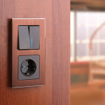 Розетка с заземлением серо-коричневый