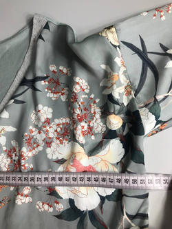 Блузка Mango c V образным вырезом, маркировка XS, визуально на 42 размер