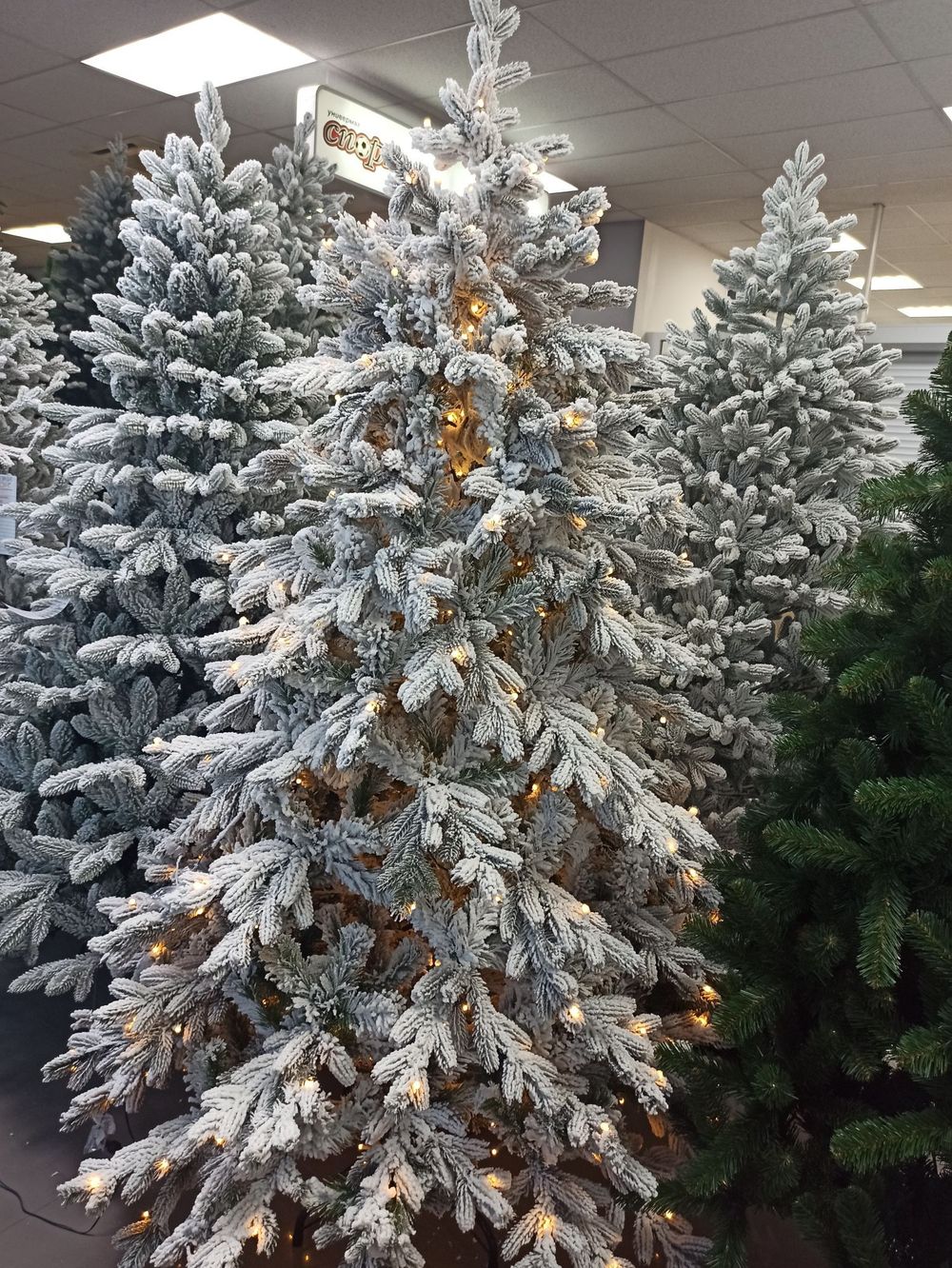 Заснеженная елка с гирляндой «Аляска» (Литая+пвх) 240 см / 2,4 м