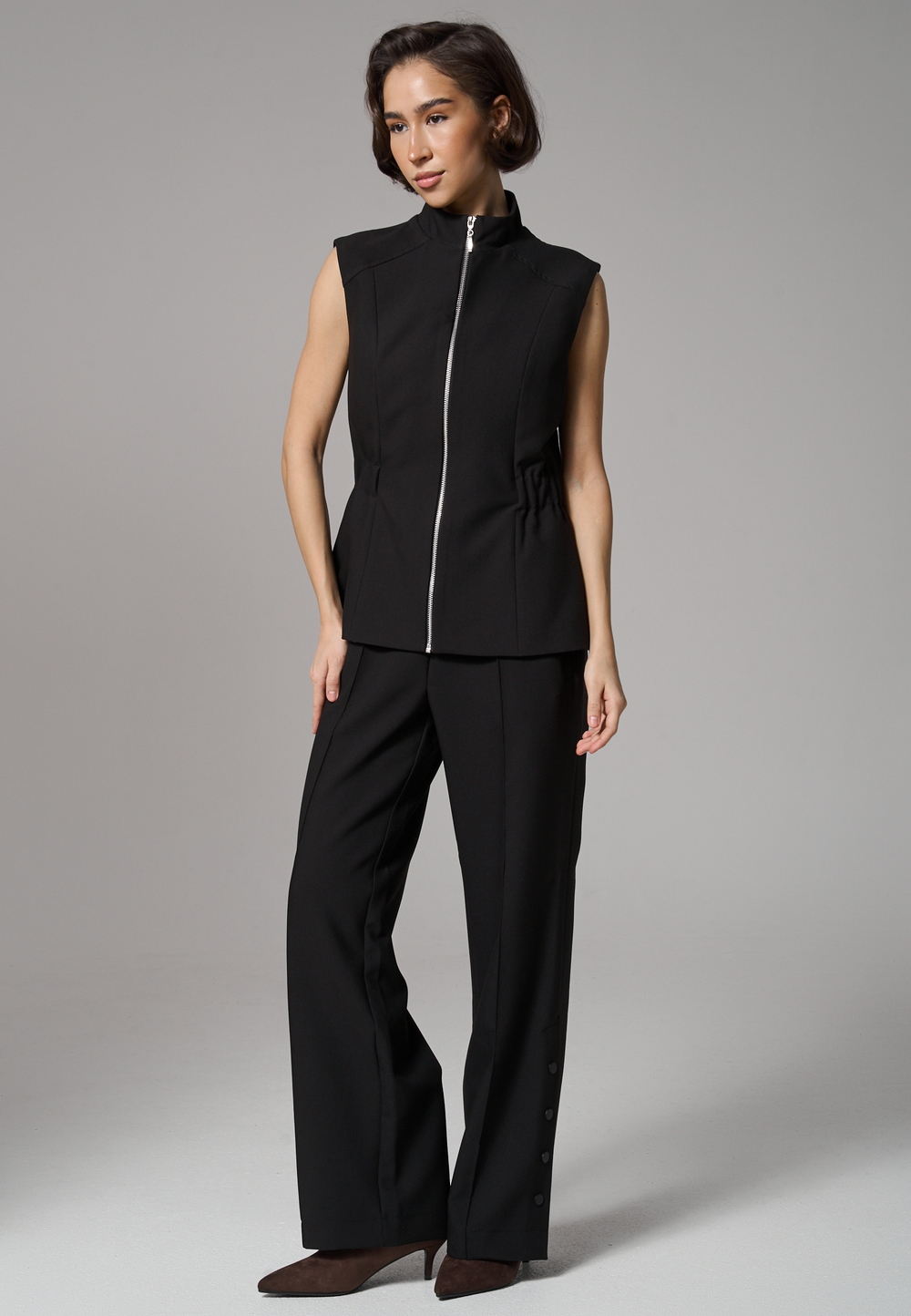 Брюки прямые с кнопками черные