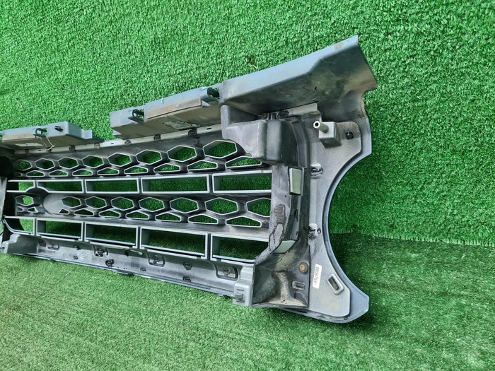 Решетка радиатора Land-Rover Discovery 4 (09-13)