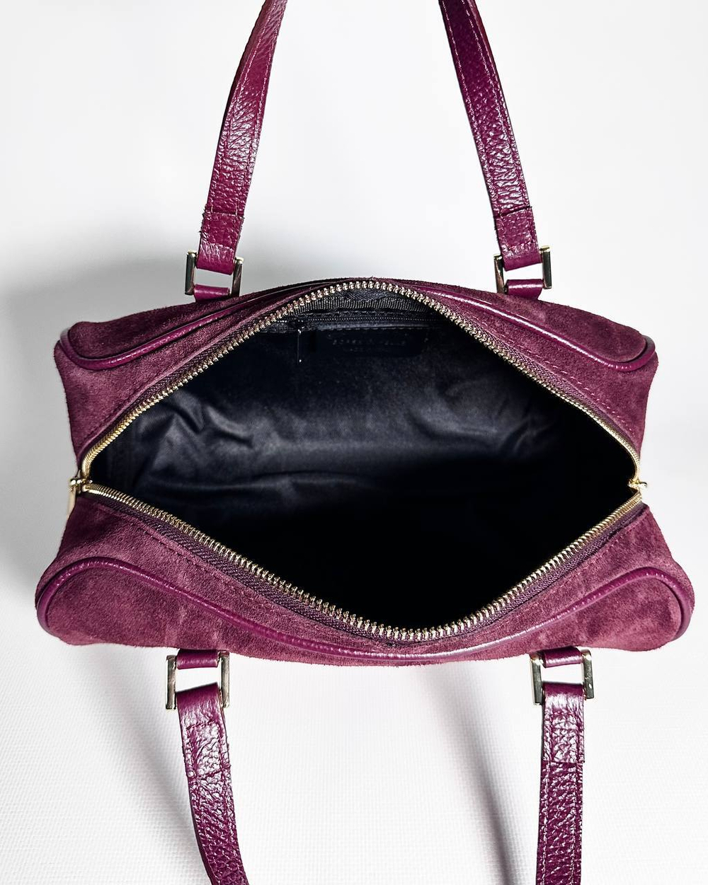 Женская замшевая сумка-бочонок цвета марсала