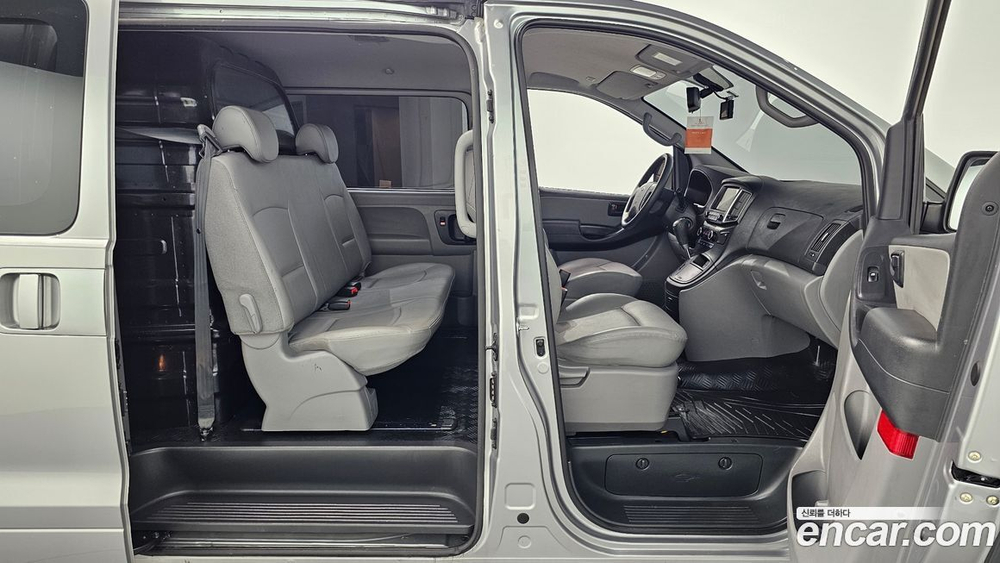 Hyundai The New Grand Starex Van 5-и местный (06.2020)