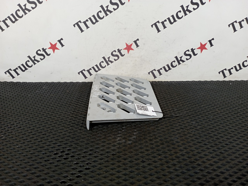 Площадка подножки левая 2023г.