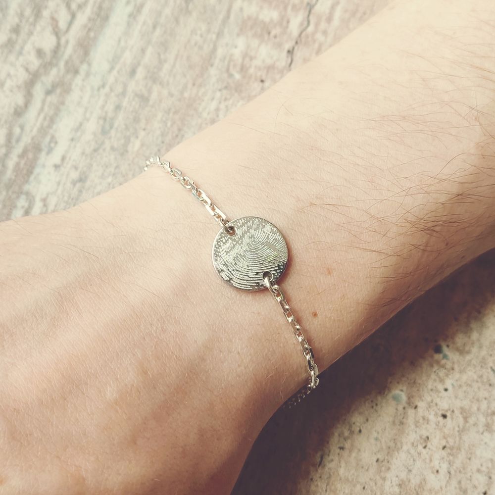 Браслет из серебра с гравировкой отпечатка пальца на заказ