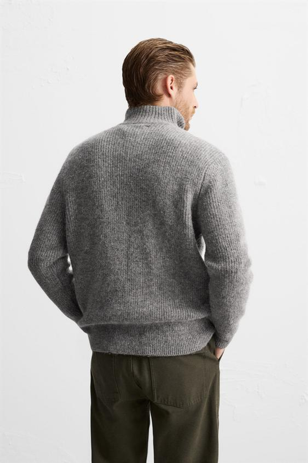 ZARA СВИТЕР ИЗ РЕЛЬЕФНОЙ ТКАНИ С ВОРОТНИКОМ НА МОЛНИИ, СЕРЫЙ