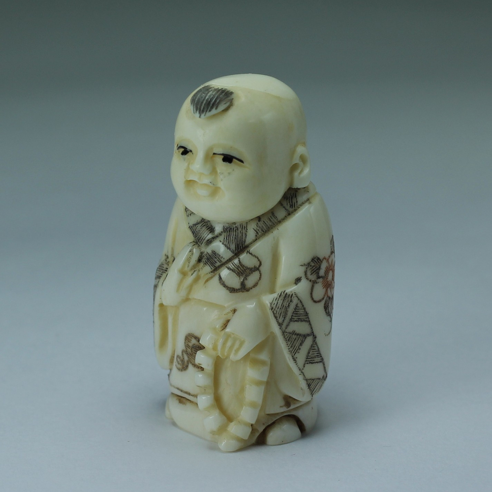 Нэцкэ Молодой монах с четками