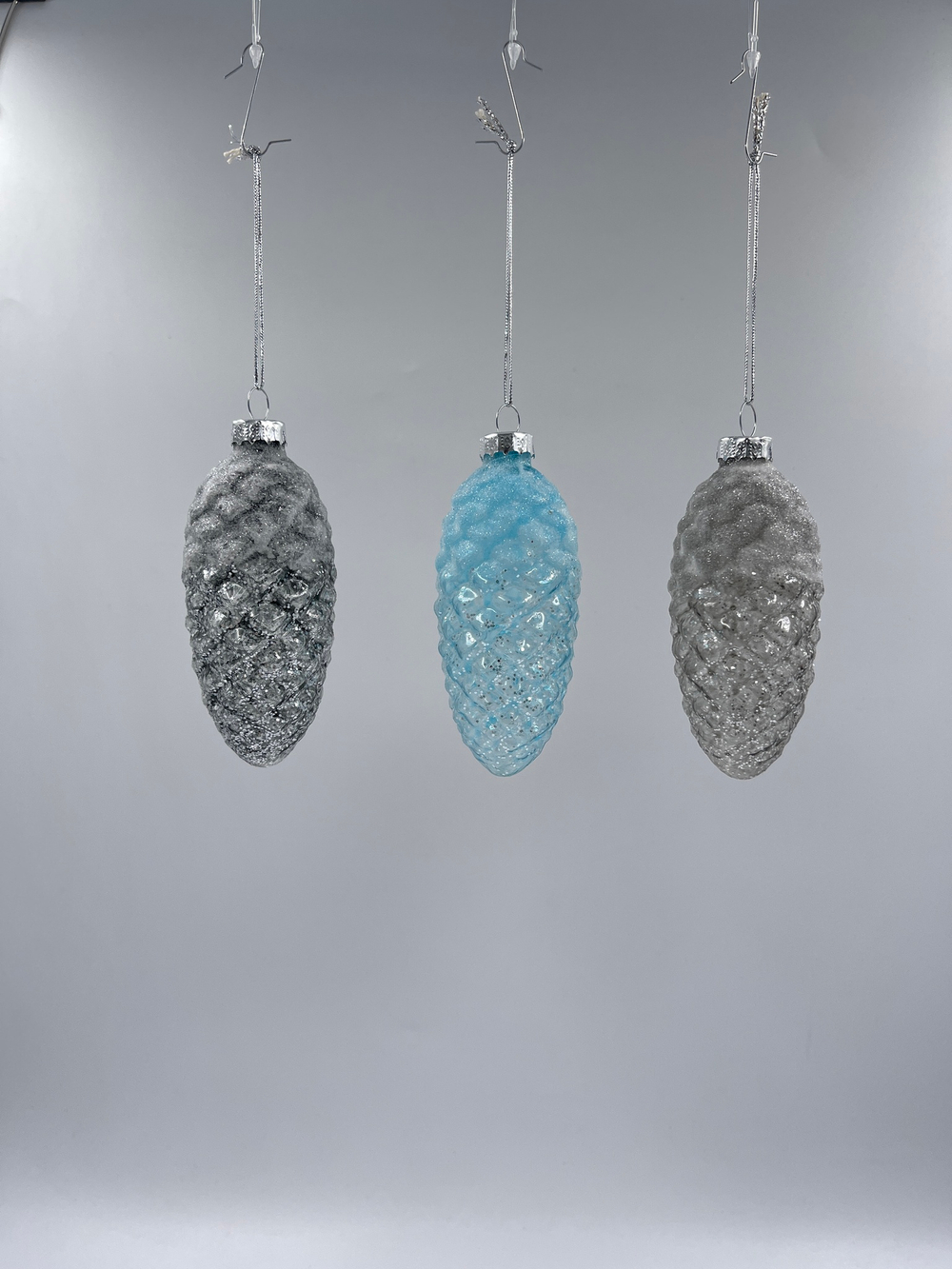 Набор шишек 10x4.5x4.5см 12шт ChristmasDeLuxe с заснеженным верхом