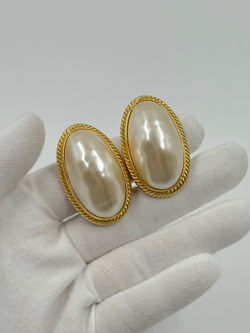 Крупные клипсы с «жемчугом» Givenchy