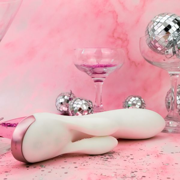 Знаем, знаем... вы уже слышали про вибраторы-кролики, но многие из них слишком настойчивые и прямолинейные? 😬 Будто не ласку, а строительные работы пытаются начать?