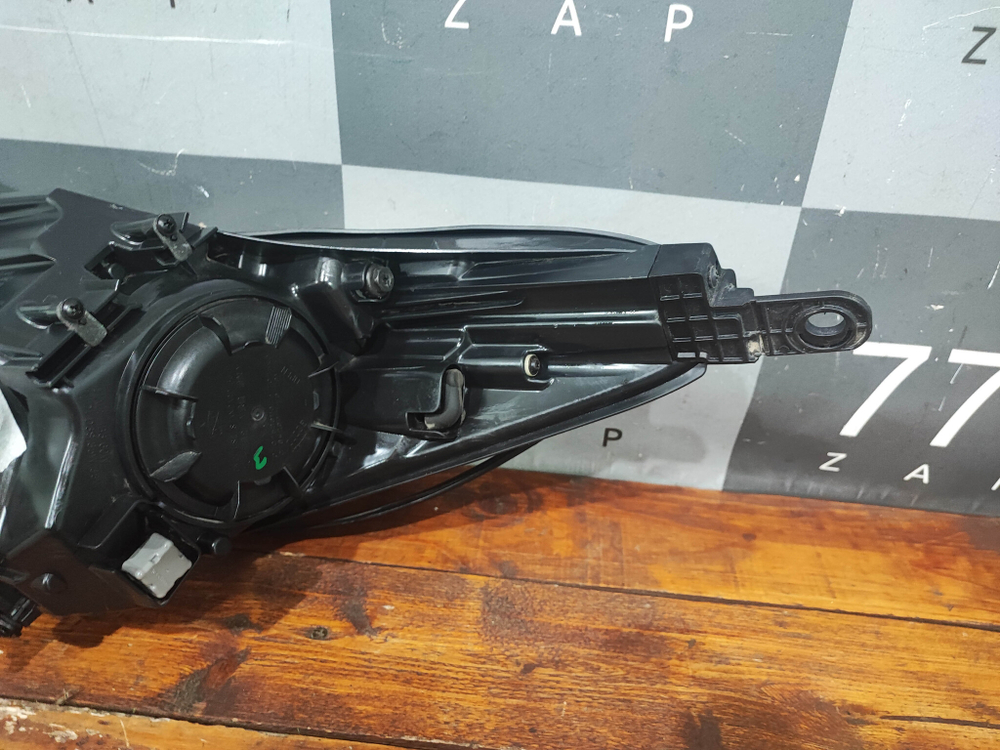 Фара правая галоген Kia Sportage 4 (QL) 16-18 Б/У Оригинал 92102F1010