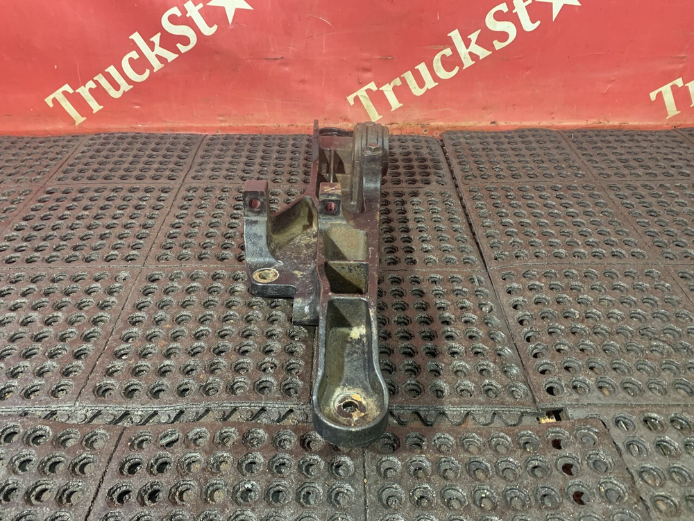 Кронштейн пневморессоры левый 2023