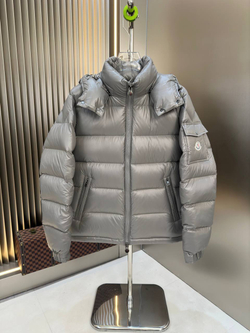 Пуховик Moncler