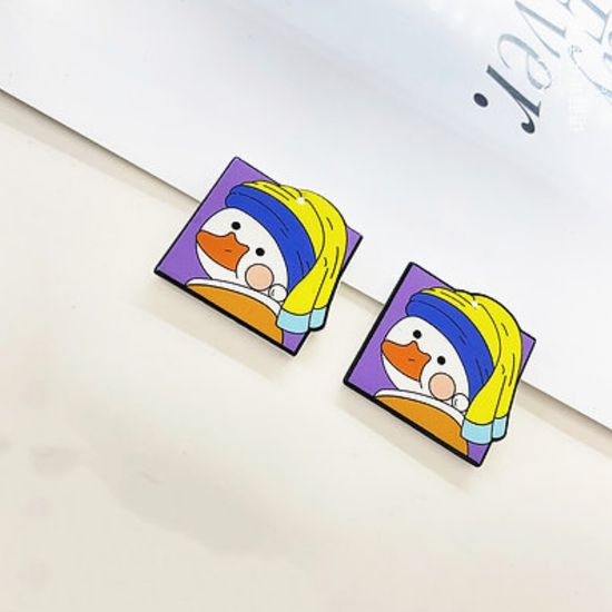 Значок металлический "Уточка с жемчужной сережкой", 2,9х2,7см