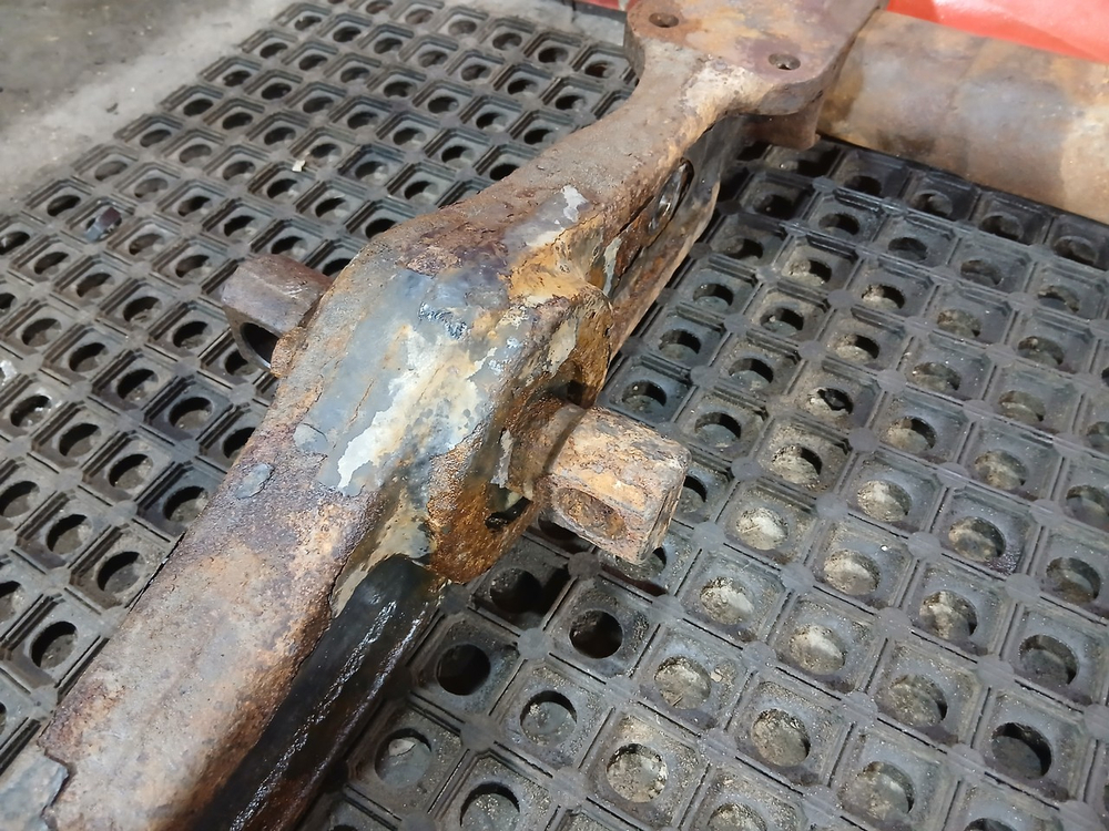 Кронштейн пневморессоры задний