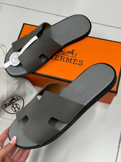 Шлёпанцы серые Hermes