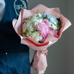 Микс гортензии с сантини в нежном оформлении