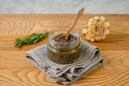 Трюфели и оливки сальса