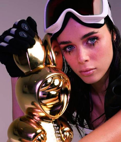 iFEMALE, ароматизированная скульптура NFT-NOT FAKE ART хромированное золото 35 см, Mr&Mrs Fragrance