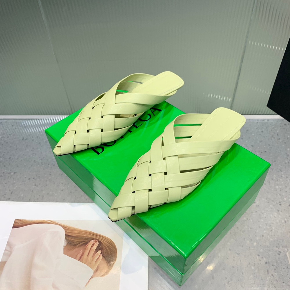 Bottega Veneta Alfie Slipper