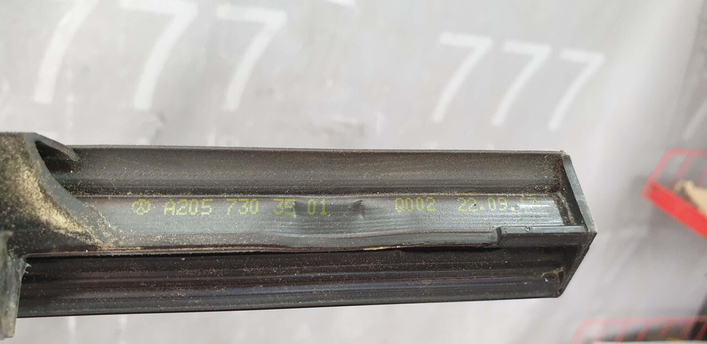 Молдинг двери задней левой Mercedes C (W205) 14-23 Б/У Оригинал A2057303501