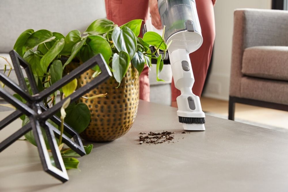 Пылесос беспроводной вертикальный аккумуляторный Greenworks 24В GD24SVK4D, Арт.4701107UB с АКБ 4 А*ч и ЗУ