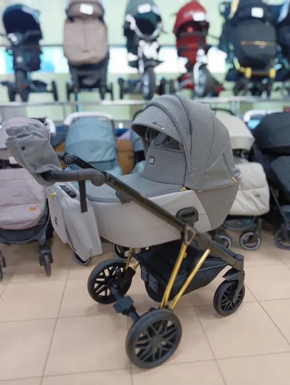 Детская коляска Luxmom F1 2в1 (серый, золотая рама)