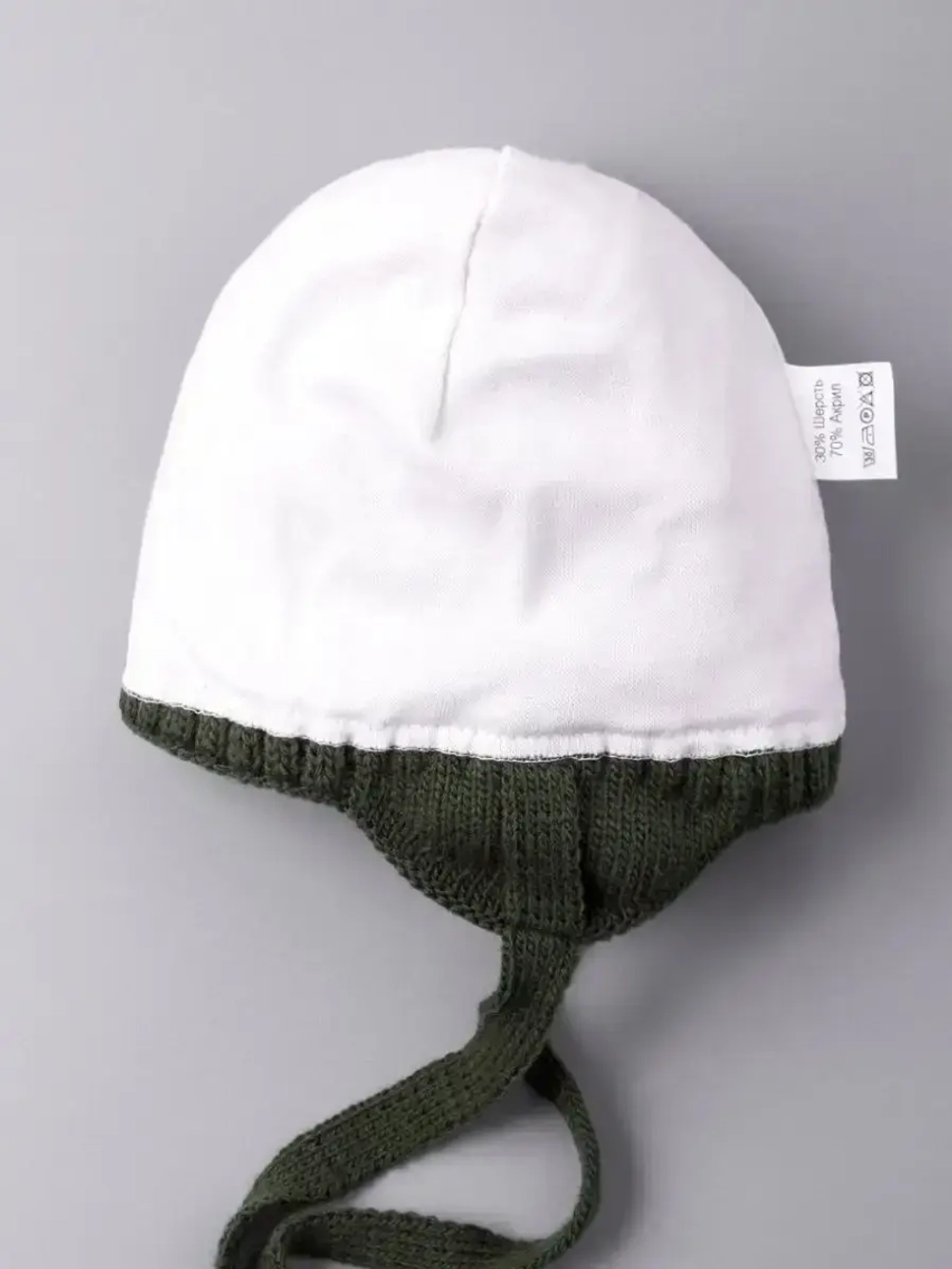 Шапка вязаная демисезонная на завязках для детей
