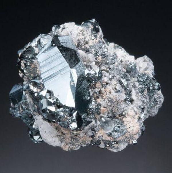 Гематит – один из самых таинственных минералов.
