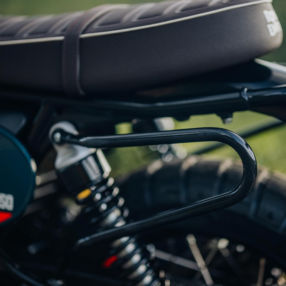 Комплект крепежа для боковых кофров Royal Enfield, черного цвета, арт. 1990524