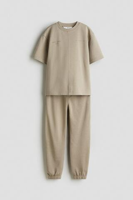 H&M Комплект из футболки и брюк-джоггеров с принтом, бежевый