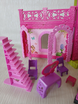 Игровой домик "На вилле" кукла, домик, мебель, машина, мотоцикл. кукла 11,5 см, домик 36 см. Домик в36*ш22*г22см.