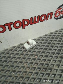 Крючок солнцезащитного козырька Шкода Октавия А5 Б/У