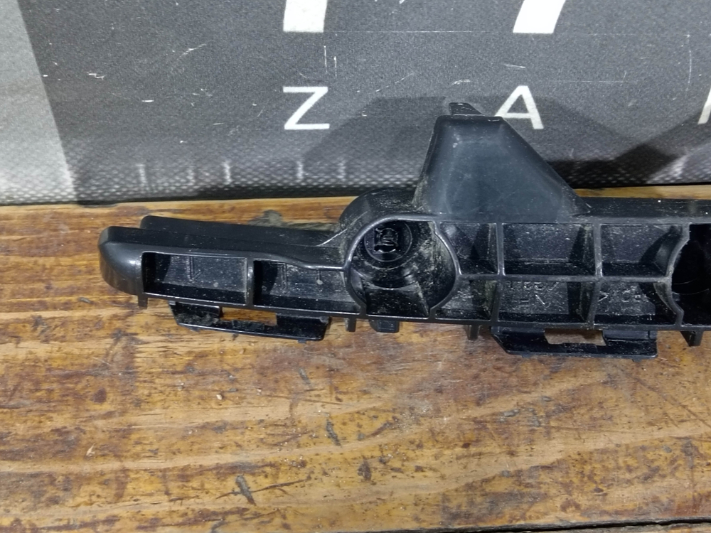 Кронштейн заднего бампера левый Toyota RAV4 IV (XA40) 12-15 Б/У Оригинал 5215642010