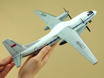 Модель самолета Ан-24 (М1:72, Аэрофлот СССР-46427, с шасси)
