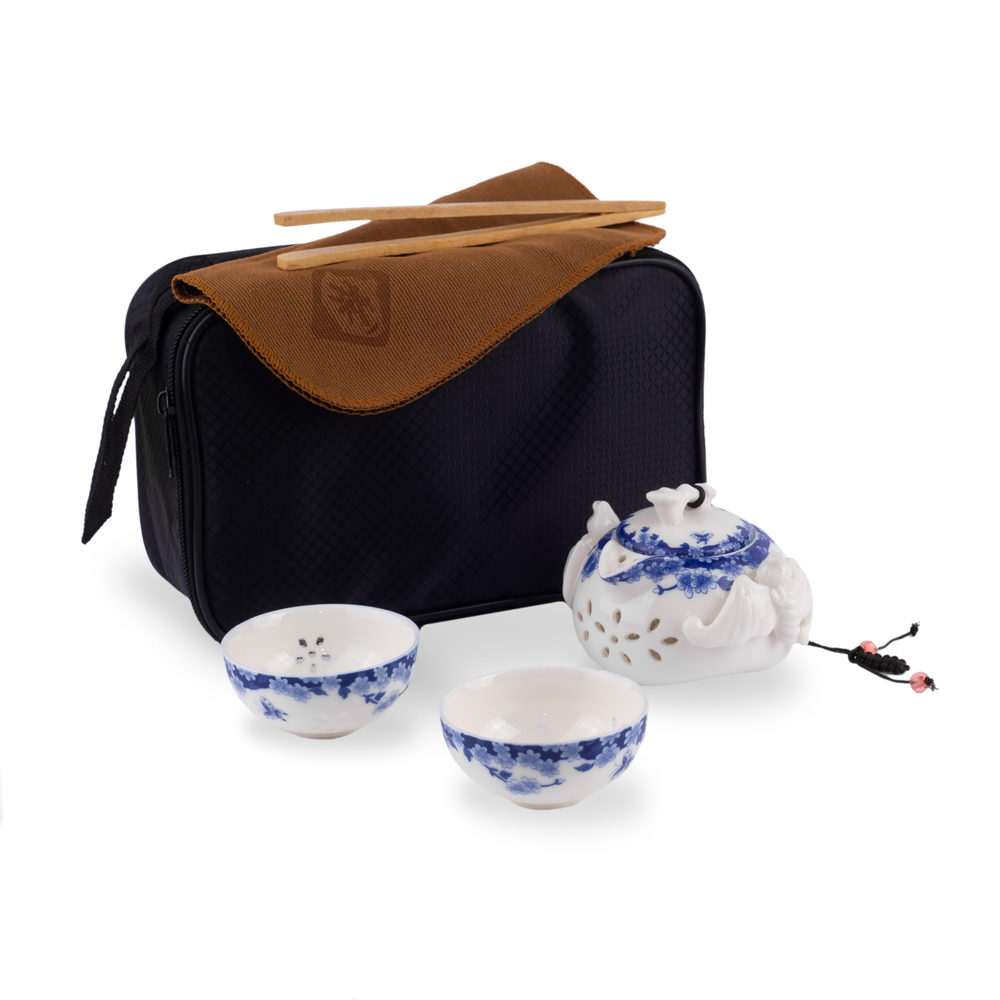 268129 Сервиз РИСОВЫЙ ФАРФОР "Летучая мышь" чайник, 2 пиалы, щипцы, полотенце, в дор.сумке, фарфор