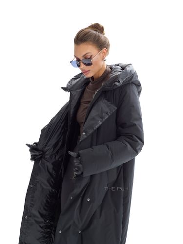 Длинный пуховик черного цвета с поясом